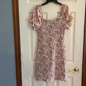 Bailey blue smocked, puff sleeve, dress, mauve/ivory, formfitting, size large.